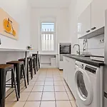 Neues Zentrales Apartment,10 Betten,vollmoebliert, Wifi Lägenhet *