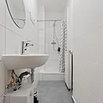Neues Zentrales Apartment,10 Betten,vollmoebliert, Wifi Lägenhet Berlin