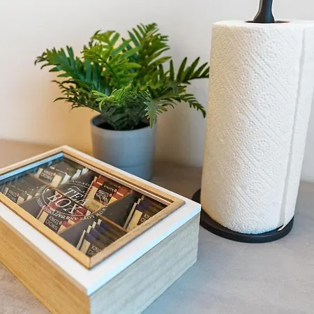 Neues Zentrales Apartment,10 Betten,vollmoebliert, Wifi Lägenhet *