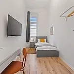 Neues Zentrales Apartment,10 Betten,vollmoebliert, Wifi *