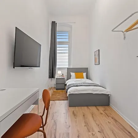 Neues Zentrales Apartment,10 Betten,vollmöbliert, Wifi *