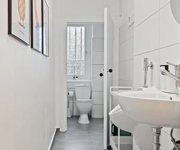 Neues Zentrales Apartment,10 Betten,vollmoebliert, Wifi 公寓