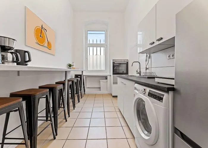 Neues Zentrales Apartment,10 Betten,vollmoebliert, Wifi شقة *